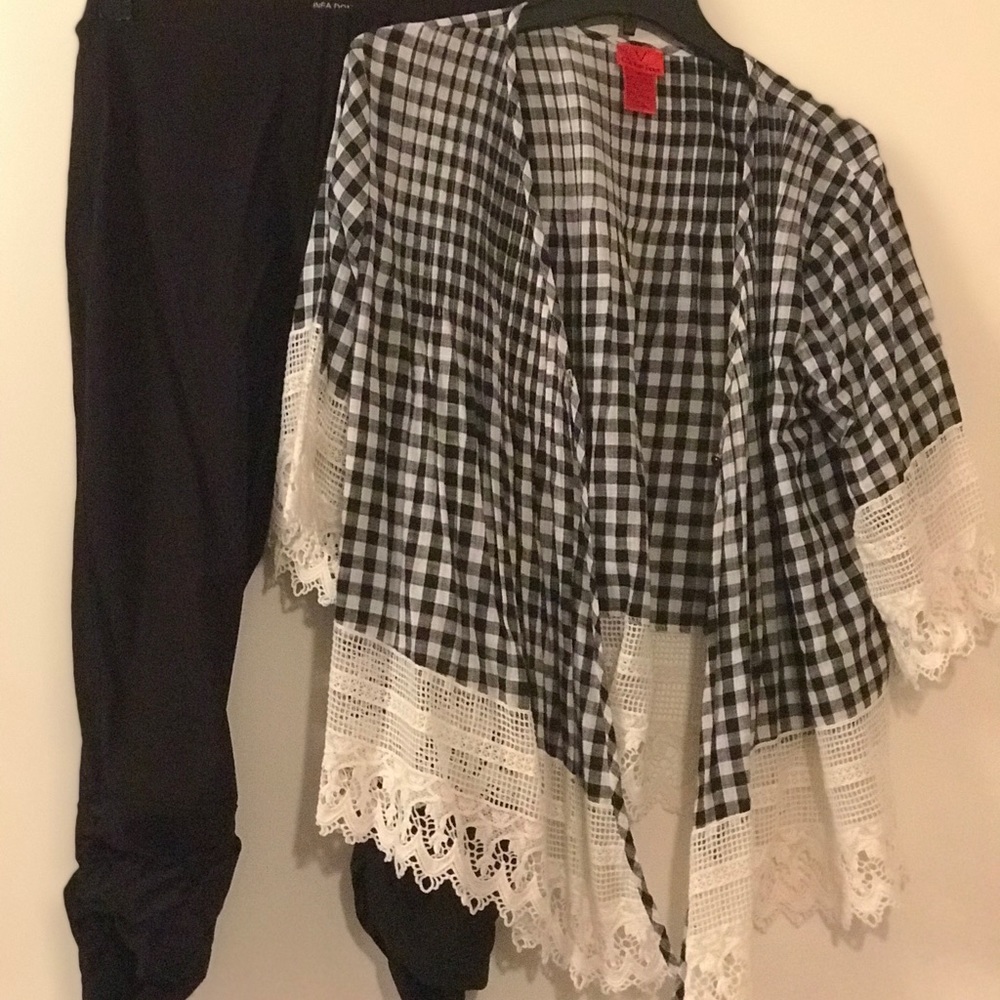 Black & white V Christina top with legging